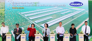 Inaugurated the Thong Nhat - Thanh Hoa high-tech dairy cow farm