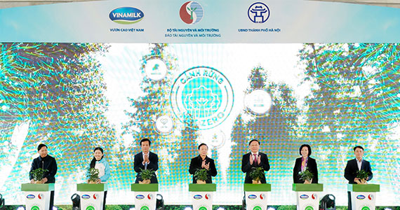 Vinamilk khởi động dự án trồng cây hướng đến NET ZERO tại Mê Linh, Hà Nội