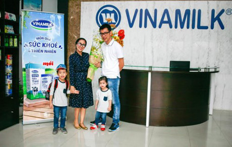 Cả nhà Ốc Thanh Vân đầy hào hứng trước chuyến tham quan. Cả nhà Ốc Thanh Vân đầy hào hứng trước chuyến tham quan.