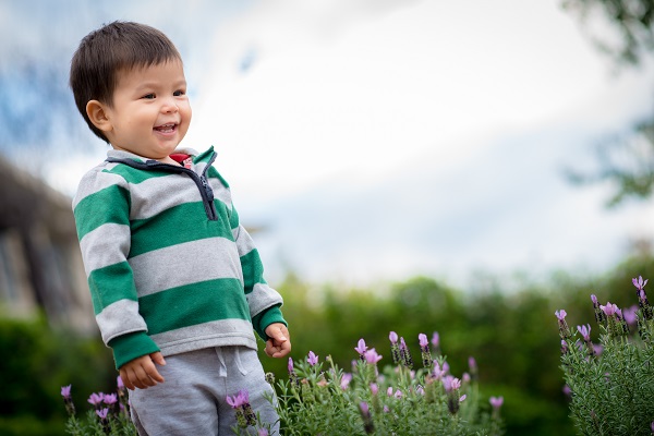 Đối với bé, đâu đâu cũng toàn những điều mới mẻ và thú vị