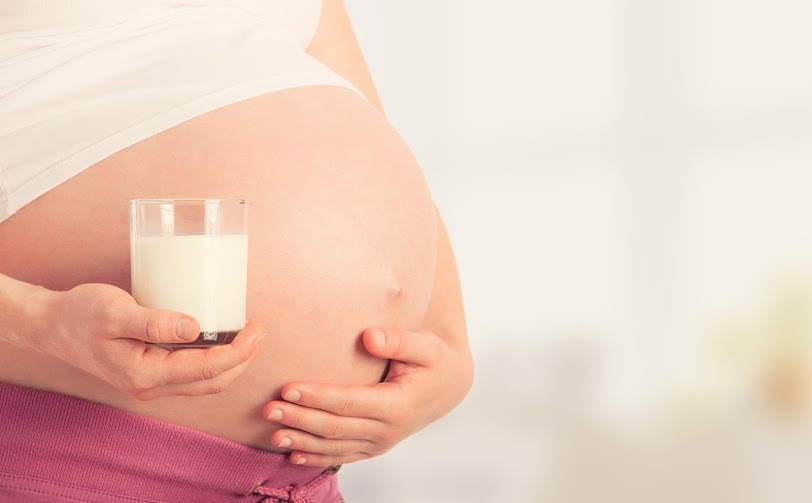 Canxi rất quan trọng cho bé trong giai đoạn này nên mẹ nhớ uống sữa mỗi ngày nhen!