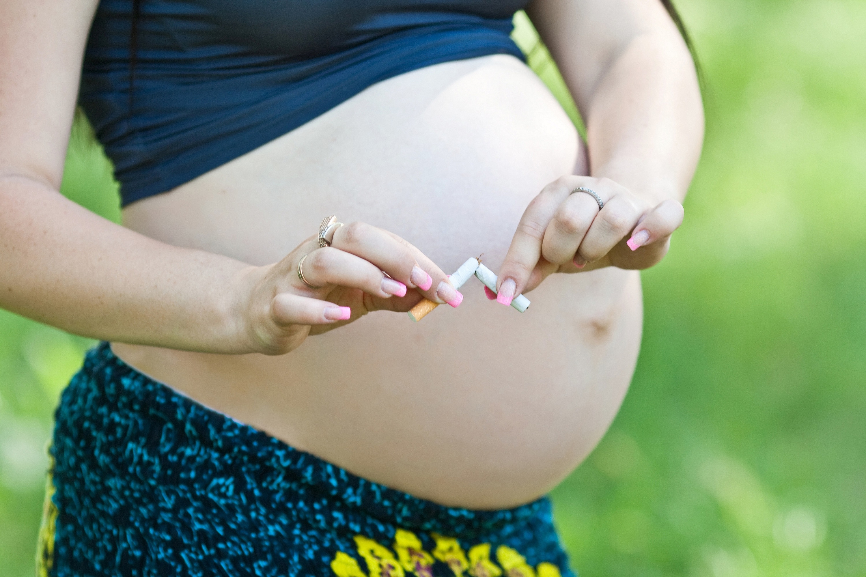 Hạn chế hút thuốc (chủ động và thụ động) để có thai nhi khỏe mạnh