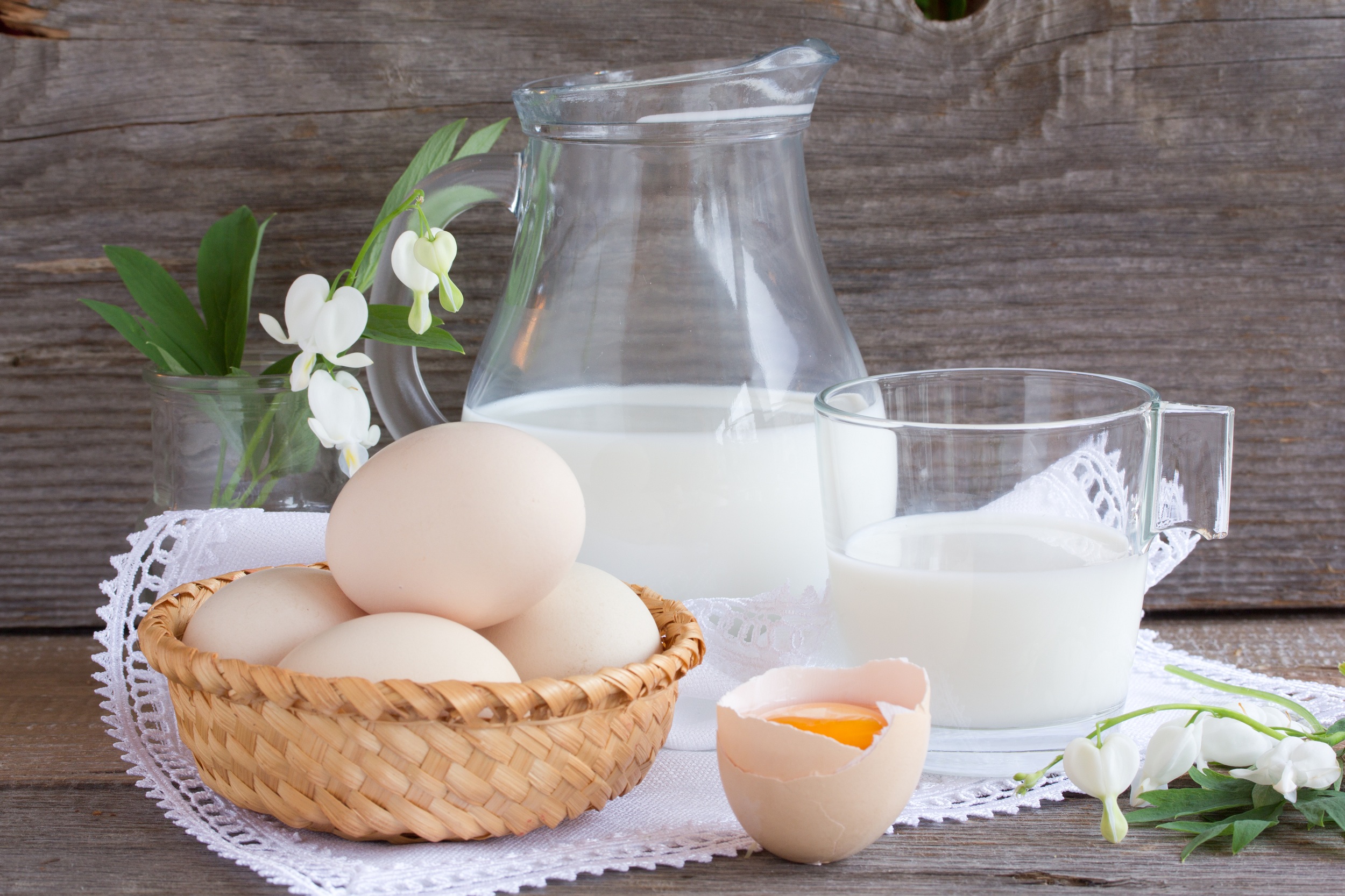 Choline có hàm lượng cao trong sữa, lòng đỏ trứng, gan, lạc, đậu tương, mầm lúa, khoai tây…
