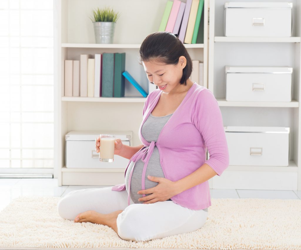 Sữa là nguồn cung cấp canxi tốt cho mẹ bầu với tỉ lệ hấp thu cao Sữa là nguồn cung cấp canxi tốt cho mẹ bầu với tỉ lệ hấp thu cao