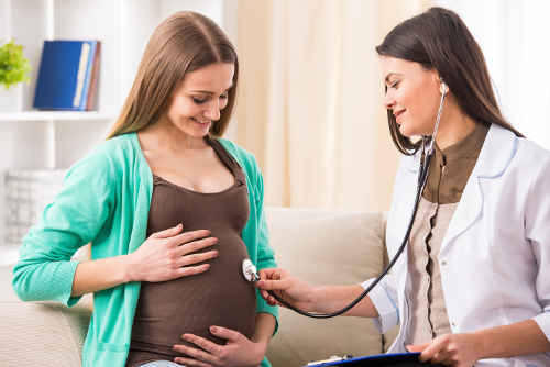 Thực hiện các xét nghiệm và siêu âm khi thai được 32 tuần giúp phát hiện một số vấn đề về hình thái học trên diện rộng.
