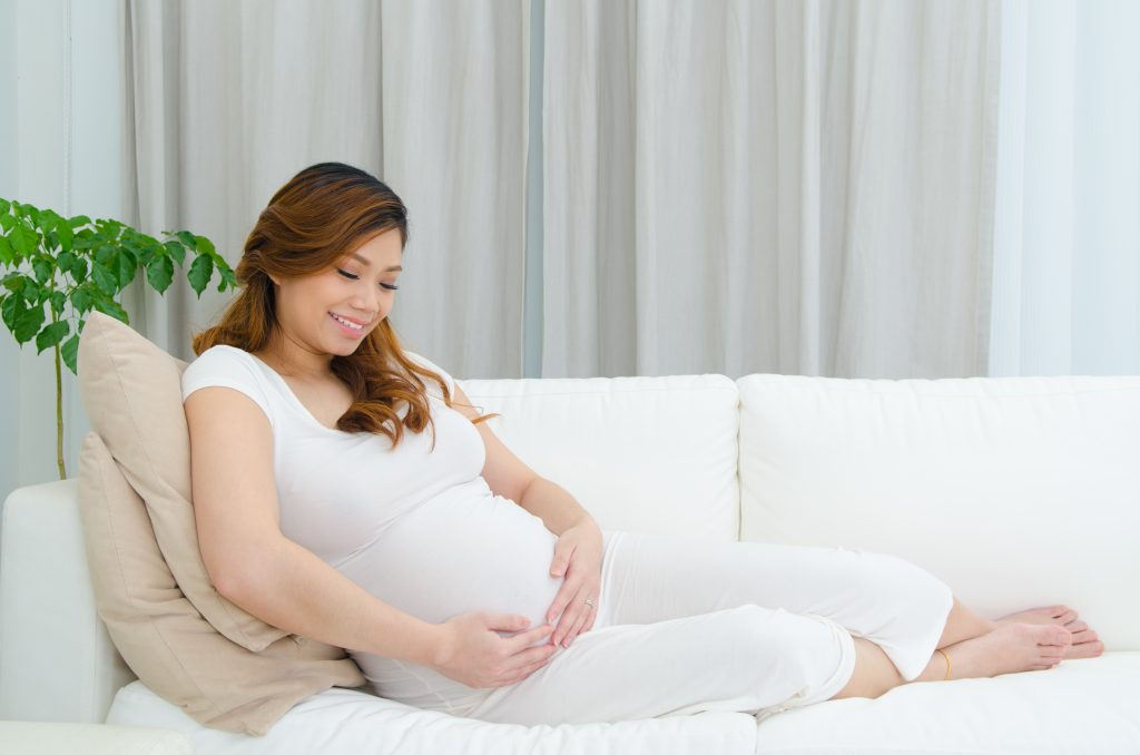 Hãy luôn dành thời gian để trò chuyện cùng bé và cảm nhận sự kết nối giữa hai mẹ con Hãy luôn dành thời gian để trò chuyện cùng bé và cảm nhận sự kết nối giữa hai mẹ con
