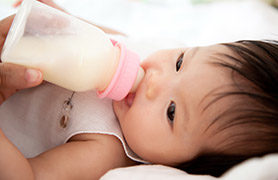 Chọn lựa sữa ngoài cho trẻ sơ sinh như thế nào thì phù hợp?