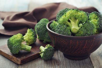 Súp lơ xanh tốt cho bà bầu vì giàu canxi, vitamin C, folate và vitamin B-6 Súp lơ xanh tốt cho bà bầu vì giàu canxi, vitamin C, folate và vitamin B-6