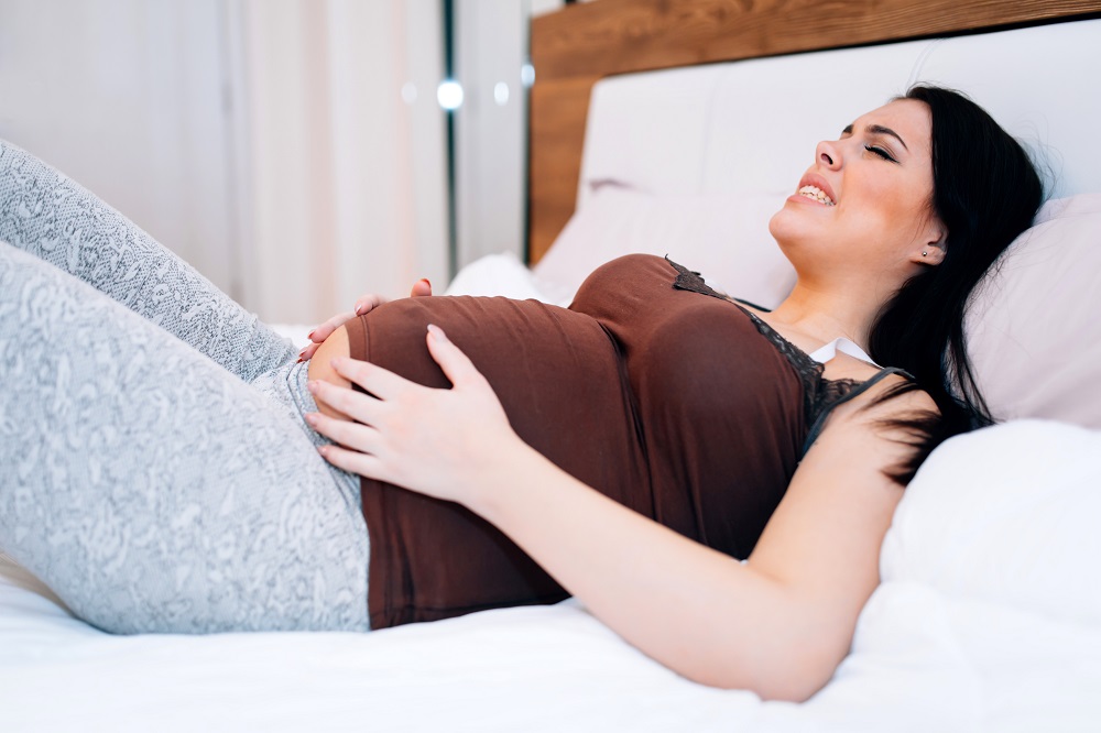 Các cơn co thắt là dấu hiệu phổ biến nhất cho thấy mẹ sắp sinh.