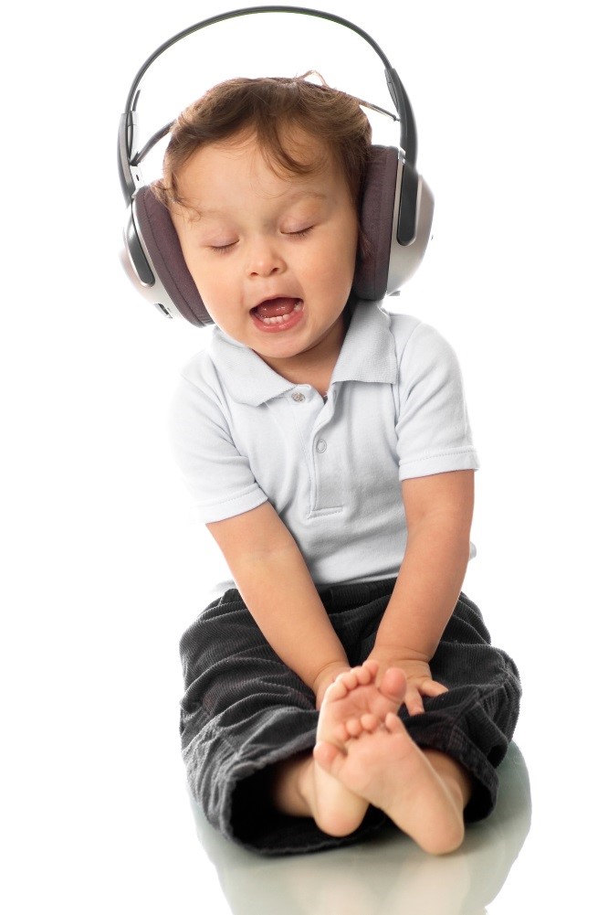 Âm nhạc là cách giúp bé 2 tuổi học ngoại ngữ tốt hơn