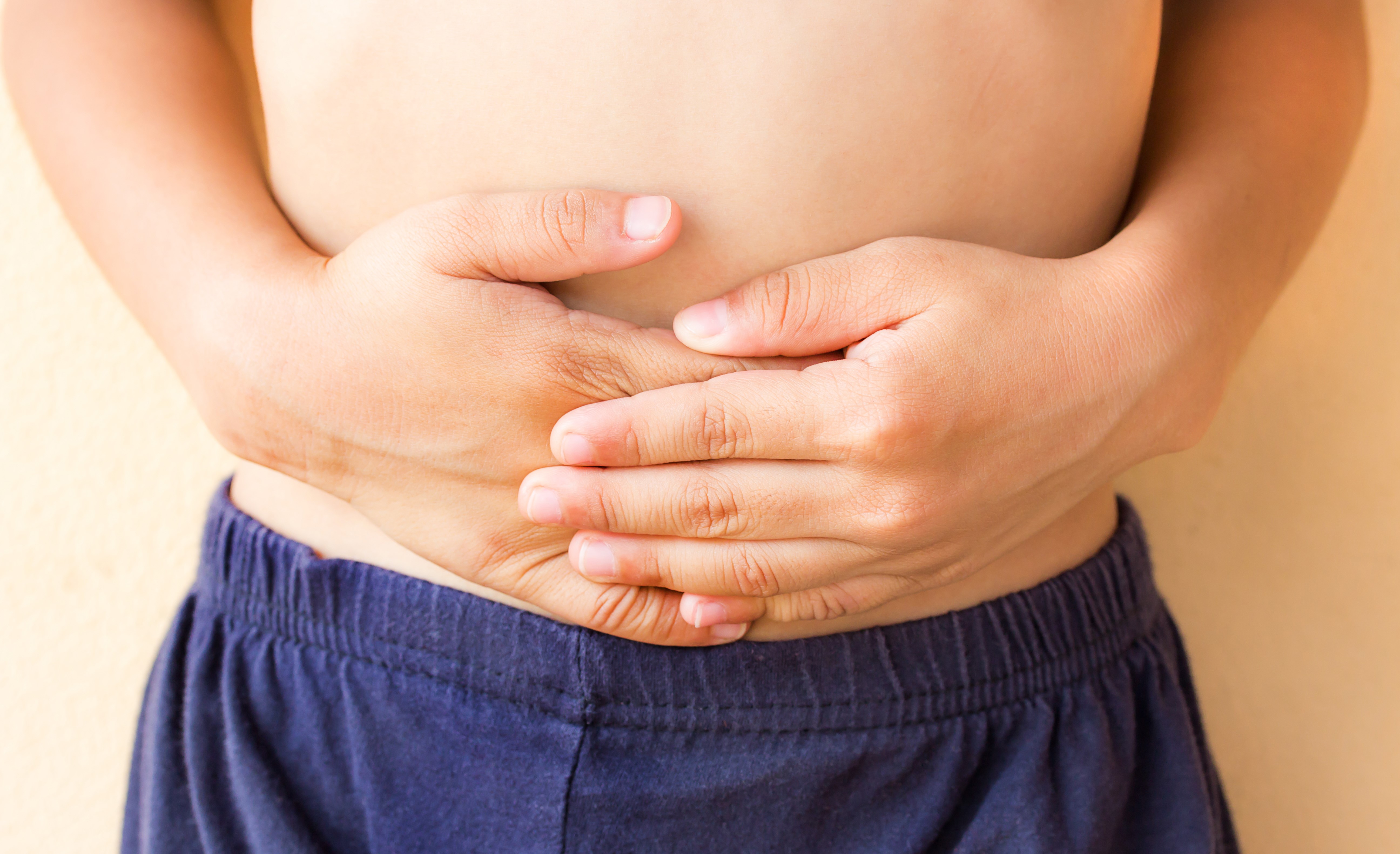 Đau bụng không phải là bệnh mà là triệu chứng của một cơn bệnh khác, cần được chẩn đoán chính xác và kịp thời để không dẫn đến những hậu quả xấu cho sức khỏe của bé