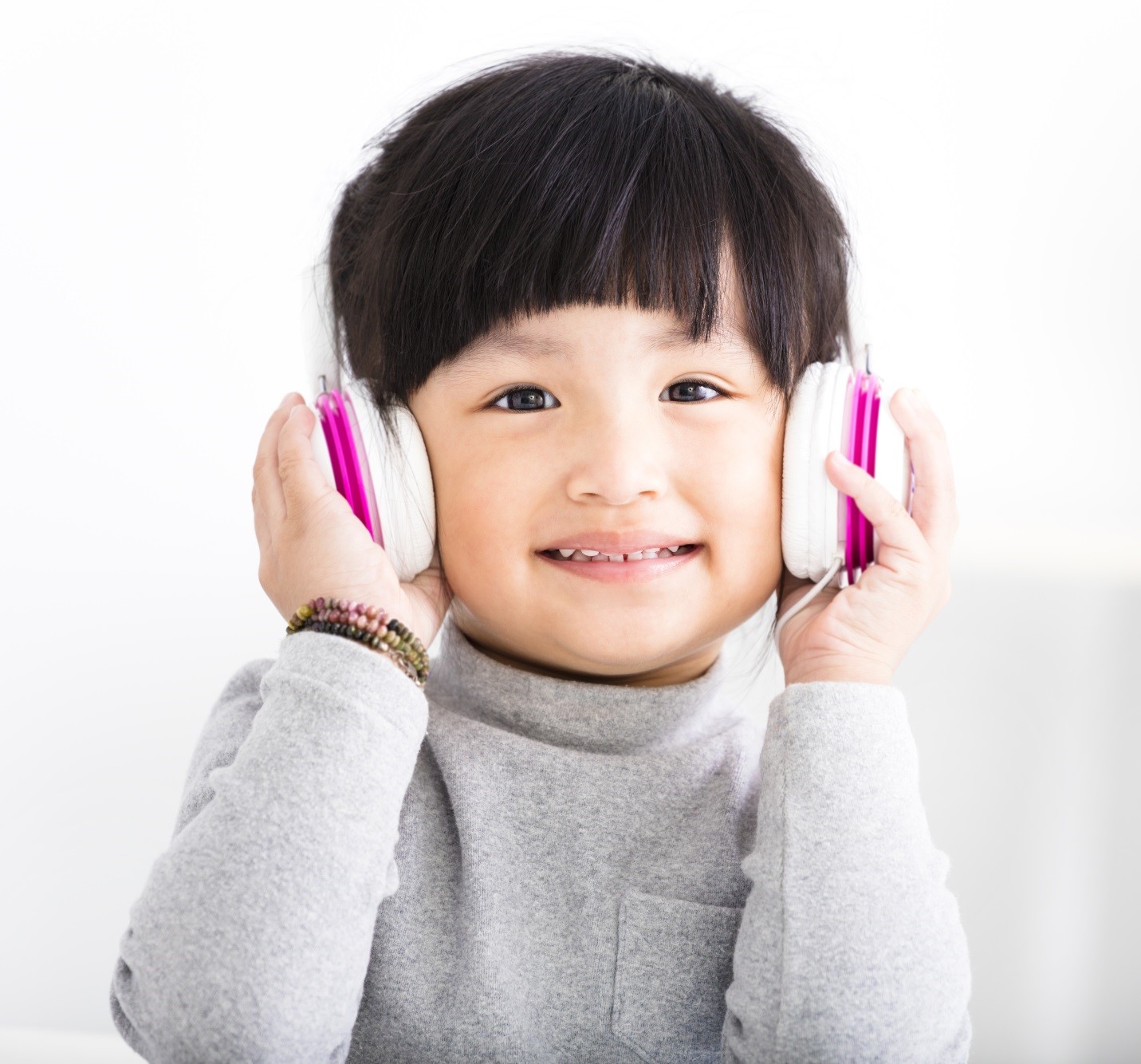 Nghe nhạc sẽ giúp bổ sung vốn từ vựng cho bé
