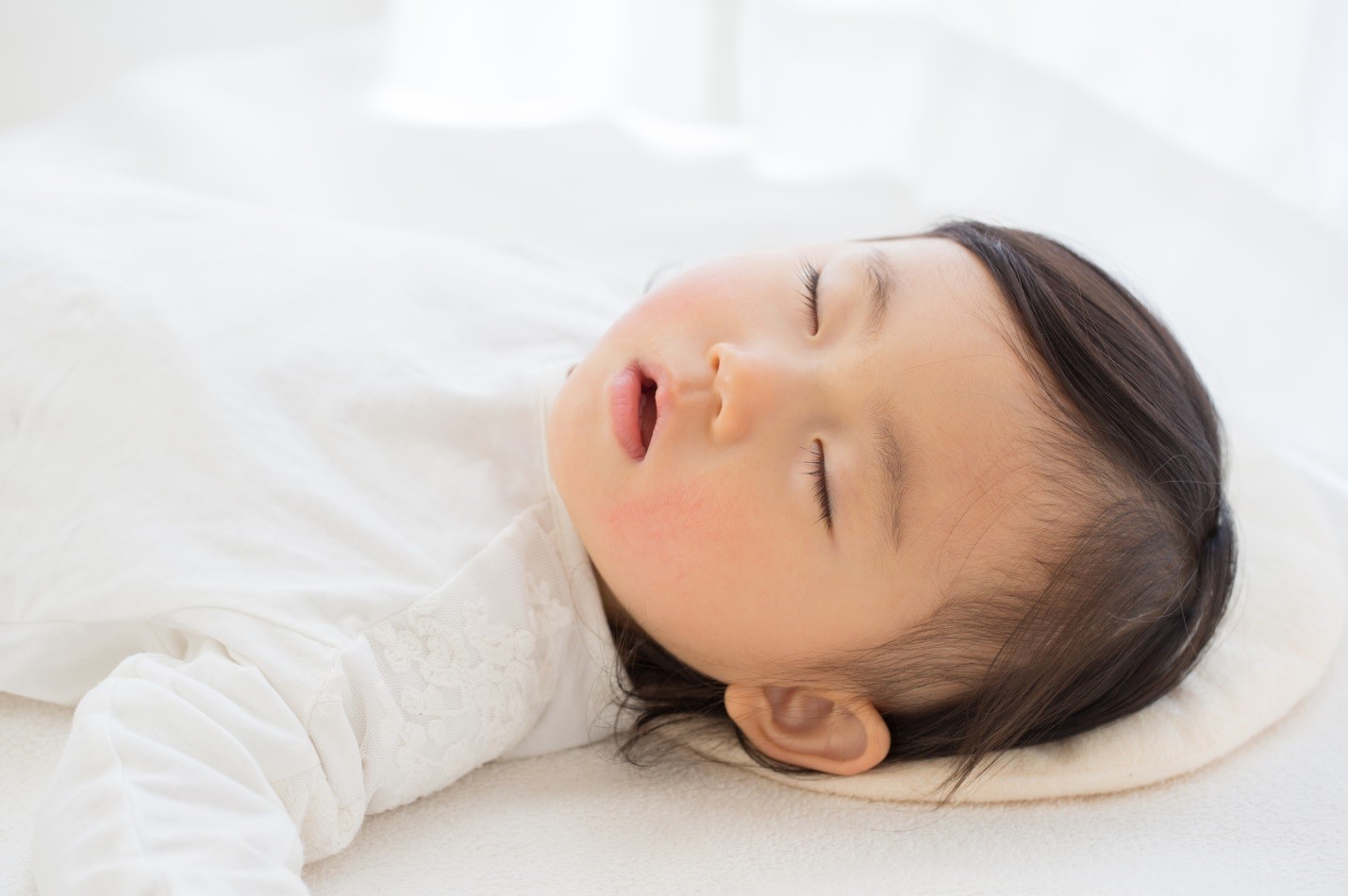 Tự ngủ và ngủ ngoan sẽ giúp bé phát triển về thể chất và trí tuệ