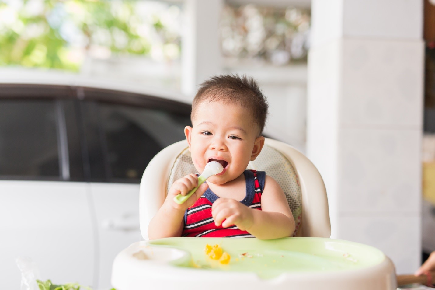 Để giúp bé phát triển trí não toàn diện, mẹ cần xây dựng thực đơn ăn dặm giàu dinh dưỡng phù hợp với từng độ tuổi