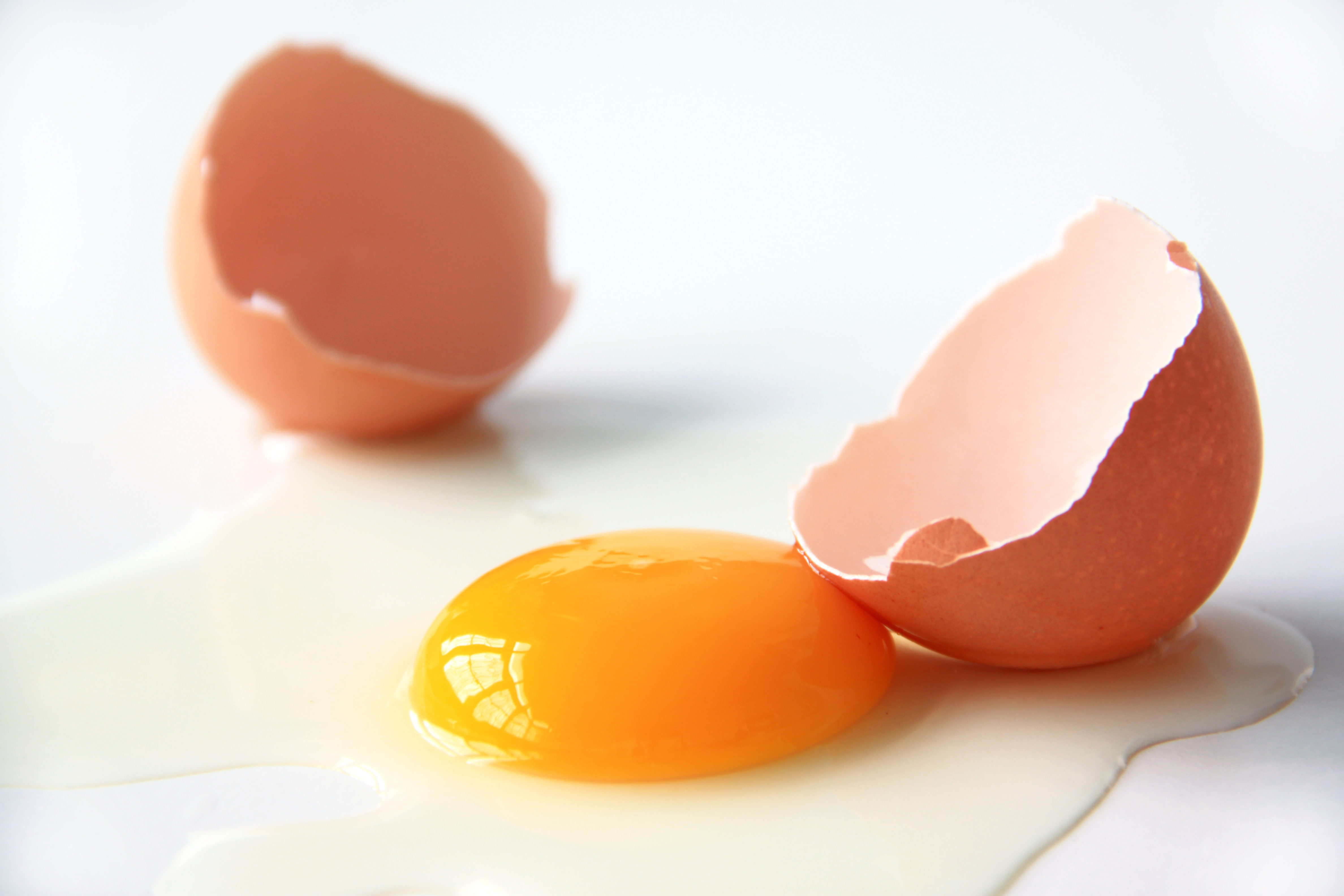 Lòng đỏ trứng sẽ giúp tăng cường trí nhớ, rất cần thiết cho sự phát triển trí não của bé