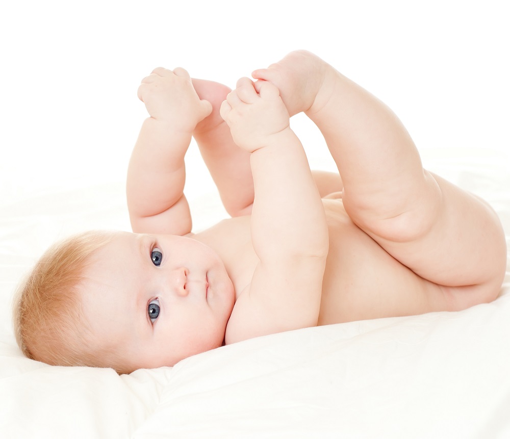 Để bé 1 tháng tuổi phát triển khỏe mạnh, ba mẹ cần có chế độ dinh dưỡng hợp lý và đầy đủ.