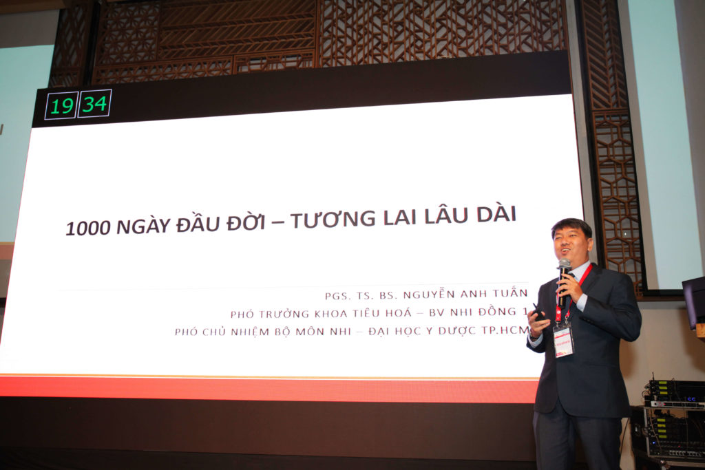 PGS.TS.Bác sĩ Nguyễn Anh Tuấn, Phó trưởng khoa Tiêu hóa – BV Nhi Đồng 1, Phó Chủ nhiệm Bộ môn Nhi – ĐH Y Dược TP.HCM, báo cáo tại hội nghị