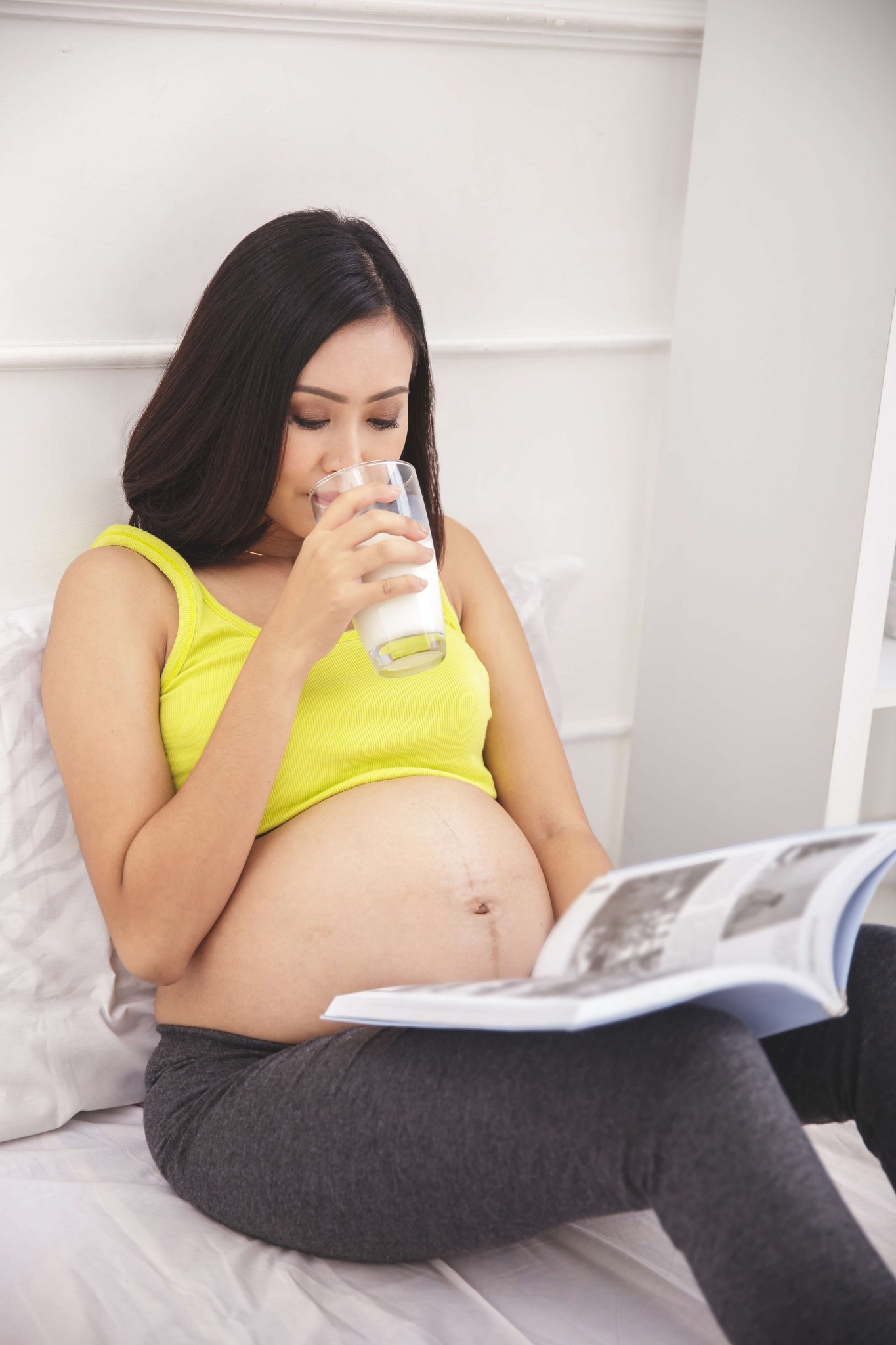 Uống đủ 2 ly sữa cho bà bầu mồi ngày để phòng ngừa suy dinh dưỡng bào thai mẹ nhé!