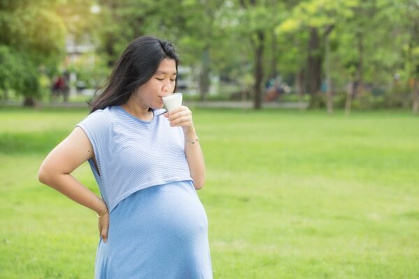 Sữa bầu giúp mẹ bầu bổ sung đầy đủ và cân đối các dưỡng chất thường bị thiếu hụt trong thai kỳ