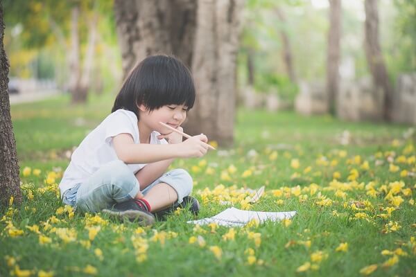 Được tự mình khám phá thế giới mới mẻ đầy màu sắc, bé sẽ phát triển khả năng quan sát, xử lý tình huống cũng như trí tưởng tượng và sáng tạo