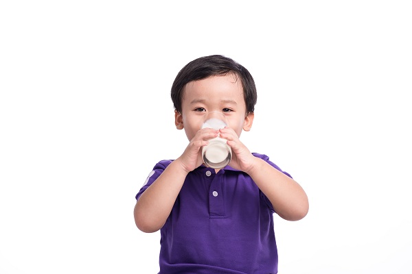 Canxi trong sữa tốt cho trẻ 1 - 3 tuổi