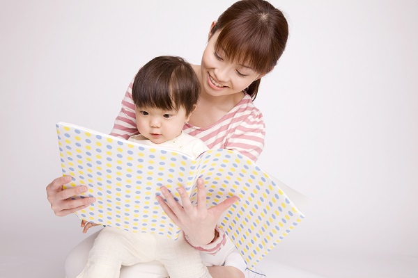 Đọc truyện cổ tích là cách mẹ Nhật nuôi dạy bé thông minh