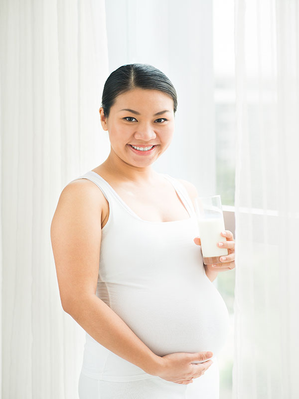 Bà bầu nên chọn sữa giàu chất xơ để phòng tránh các bệnh về tiêu hóa khi mang thai