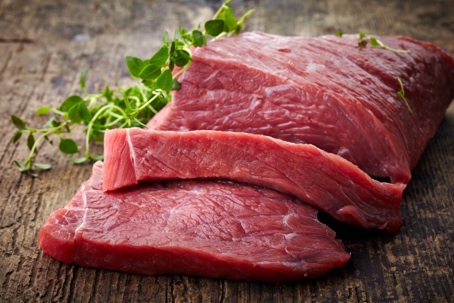Thịt nạc chứa nhiều chất sắt giúp cơ thể mẹ bầu hấp thụ dễ dàng