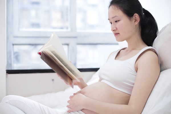 Mẹ cần dành thời gian nghỉ ngơi và thư giãn hợp lý để giảm bớt mệt mỏi thai kỳ