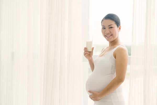 Sữa chỉ dành cho mẹ bầu bổ sung sắt, axit folic, DHA ... giúp thai nhi phát triển tốt