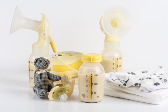 Các mẹ hút sữa và bảo quản trong tủ lạnh  cần tìm hiểu cách hâm nóng sữa để đảm bảo dinh dưỡng hoàn hảo cho bé