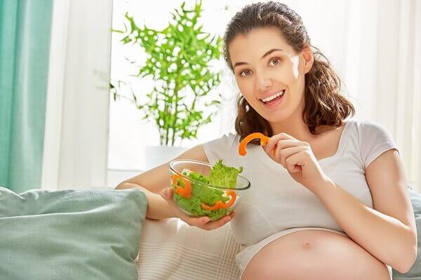 Chế độ dinh dưỡng hợp lý rất quan trọng trong 3 tháng cuối thai kỳ