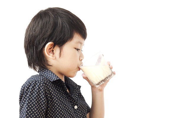 Những dưỡng chất có trong sữa sẽ giúp cho trí não của bé nhà bạn thông minh hơn