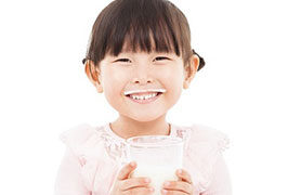 Vì sao nên cho bé uống sữa vào ban đêm?