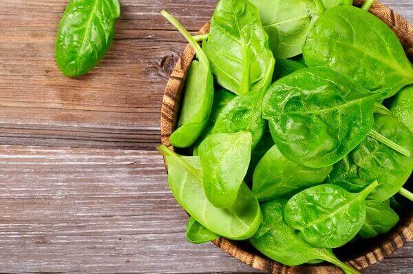 Mẹ bầu có thể bổ sung axit folic từ các loại rau có màu xanh đậm để giảm nguy cơ khuyết tật ống thần kinh nhé! Mẹ bầu có thể bổ sung axit folic từ các loại rau có màu xanh đậm để giảm nguy cơ khuyết tật ống thần kinh nhé!