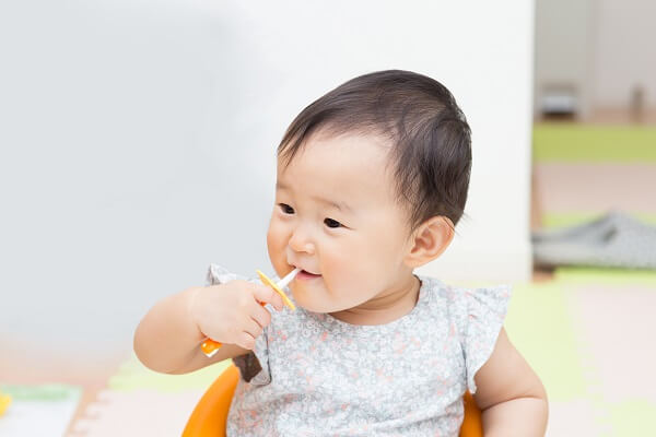 Sữa mẹ chứa nhiều kháng thể bảo vệ bé khỏe mạnh