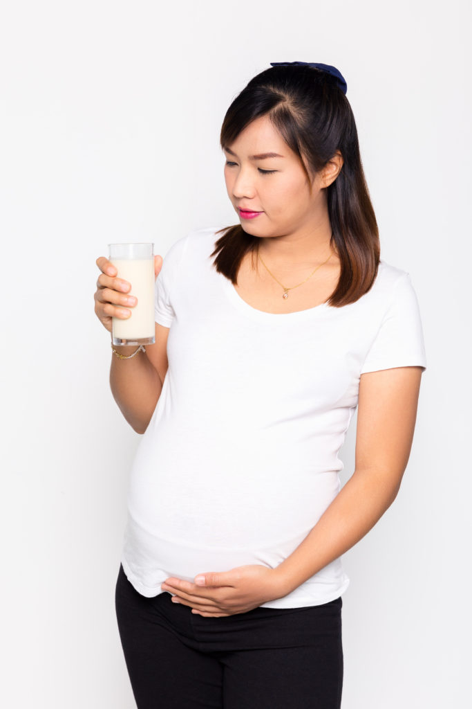 Phụ nữ mang thai có thể nhận được canxi từ sữa và các sản phẩm từ sữa