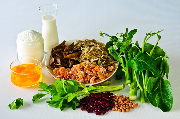 Ngoài bổ sung thức ăn hàng ngày mẹ bầu nên uống thêm sữa bà bầu