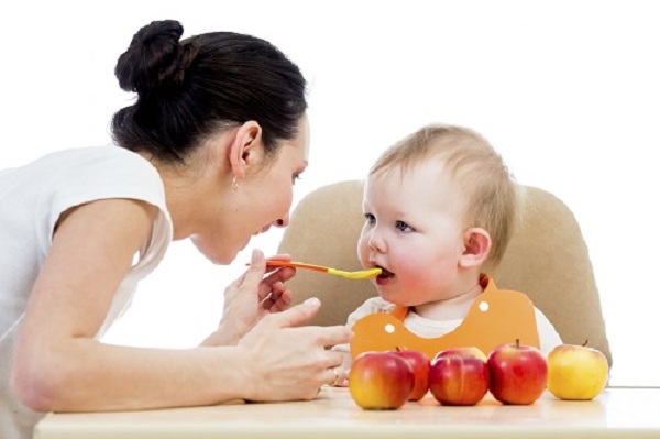 Trẻ bị tiêu chảy nên ăn gì?  Các mẹ nên cho trẻ ăn như bình thường