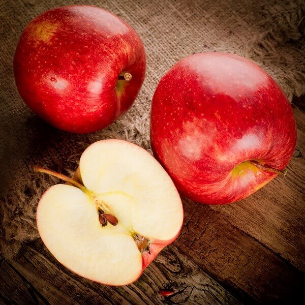 Mẹ ăn táo có thể giúp con giảm tiêu chảy
