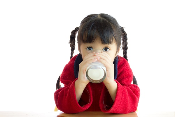 Mẹ nên bảo quản và sử dụng sữa đúng cách để đảm bảo sức khỏe cho bé