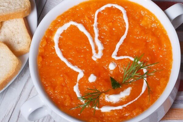 Cho bé ăn súp cà rốt là một trong những cách trị tiêu chảy cho trẻ sơ sinh hiệu quả