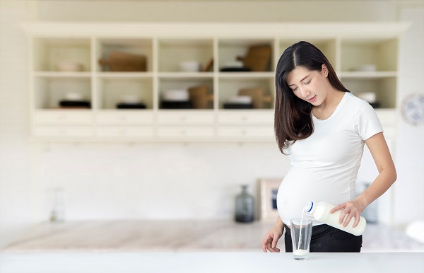  Mẹ bầu cần chú ý bổ sung đầy đủ dưỡng chất để thai nhi có cân nặng chuẩn.