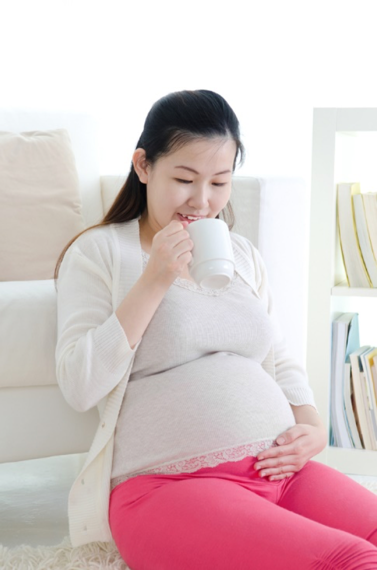 Nếu có chế độ ăn uống và vận động hợp lý, mẹ bầu không cần phải lo uống sữa bầu sẽ làm mẹ tăng cân vượt chuẩn.