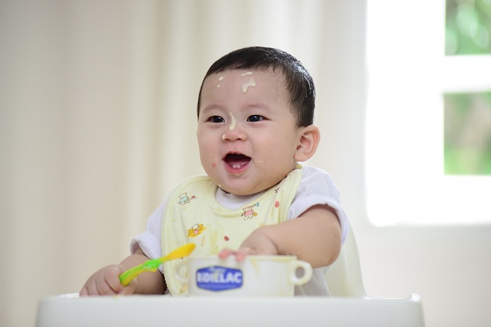 Bé có thể bắt đầu ăn dặm từ tháng thứ 6 Bé có thể bắt đầu ăn dặm từ tháng thứ 6