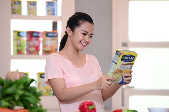 Mẹ cần chọn bột ăn dặm từ những thương hiệu uy tín, để đảm bảo an toàn vệ sinh thực phẩm cho bé yêu Mẹ cần chọn bột ăn dặm từ những thương hiệu uy tín, để đảm bảo an toàn vệ sinh thực phẩm cho bé yêu