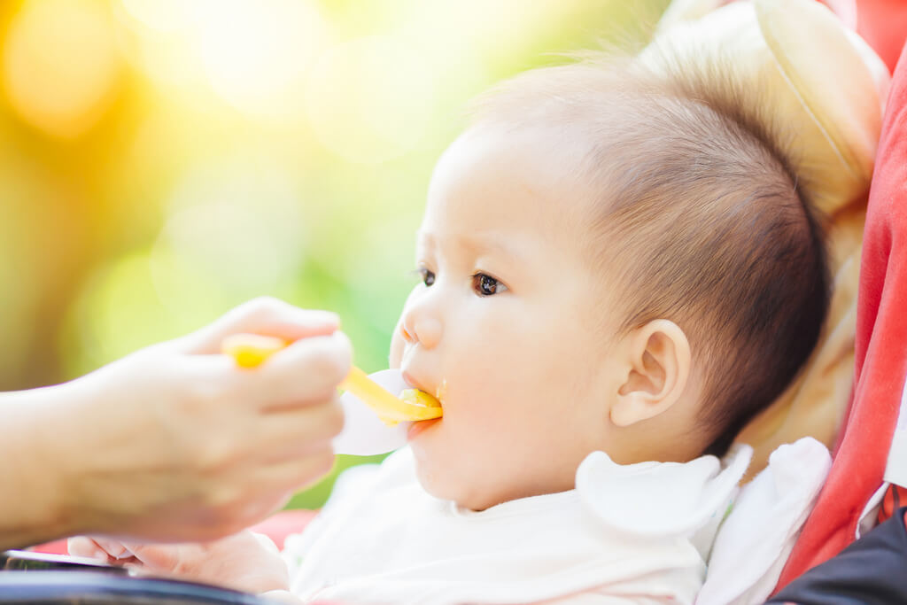 Dấu hiệu cho thấy bé đã sẵn sàng ăn dặm Dấu hiệu cho thấy bé đã sẵn sàng ăn dặm