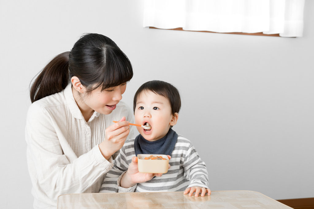 Ghi nhớ những lưu ý để chọn được bột ăn dặm tốt nhất cho trẻ.